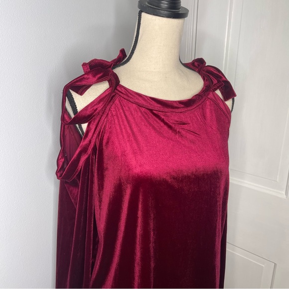 BiBi Red Velvet Tie Shoulder Top Size Large - Picture 2 of 9